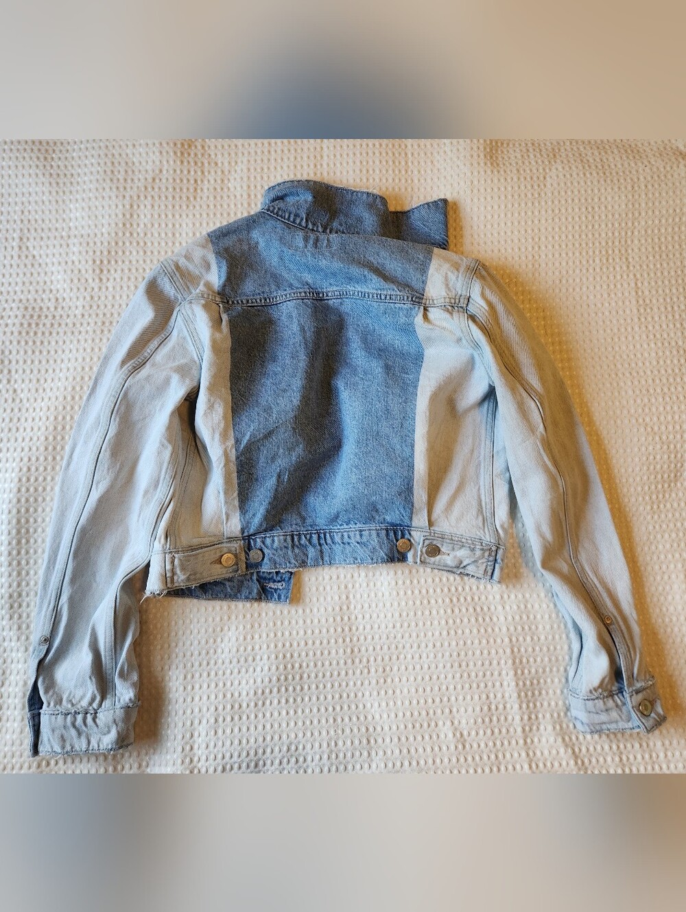 Women's Hudson Distressed Cropped Jean Jacket Size Small - Picture 3 of 8